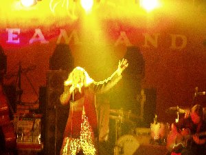 live.jpg (19838 bytes)